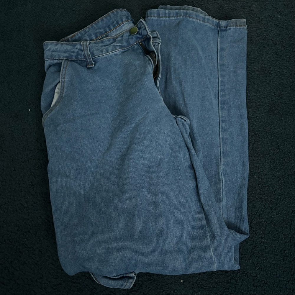 Blue jeans with pockets